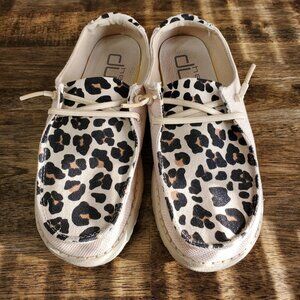 WOMENS HEY DUDE SIZE US 6, UK 4, EU 37 LIGHT PINK AND ANIMAL PRINT